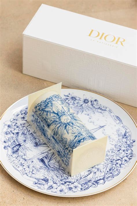 prix buche dior|Dior dévoile sa toute première bûche de Noël..